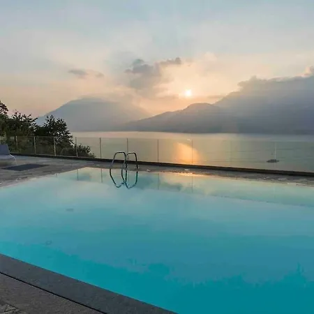 Poolside Cristina דירה