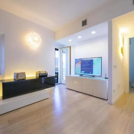 Poolside Cristina דירה *